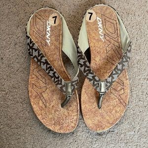 DKNY Flip flops